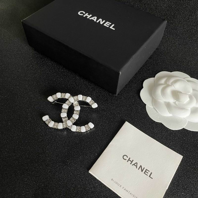 Chanel Brooch 05yxs197